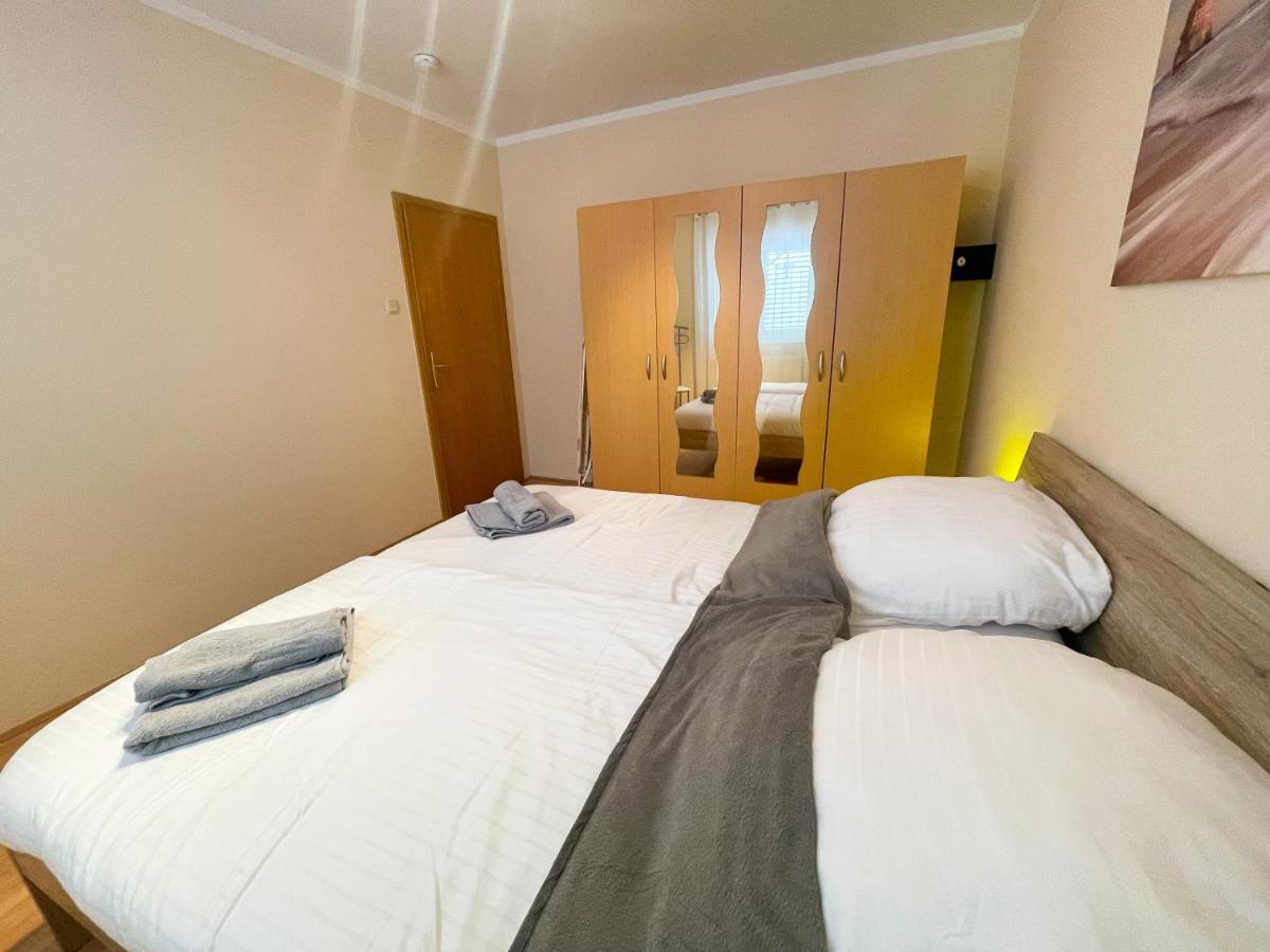 Apartments Sams ノヴィ・ヴィノドロスキー エクステリア 写真