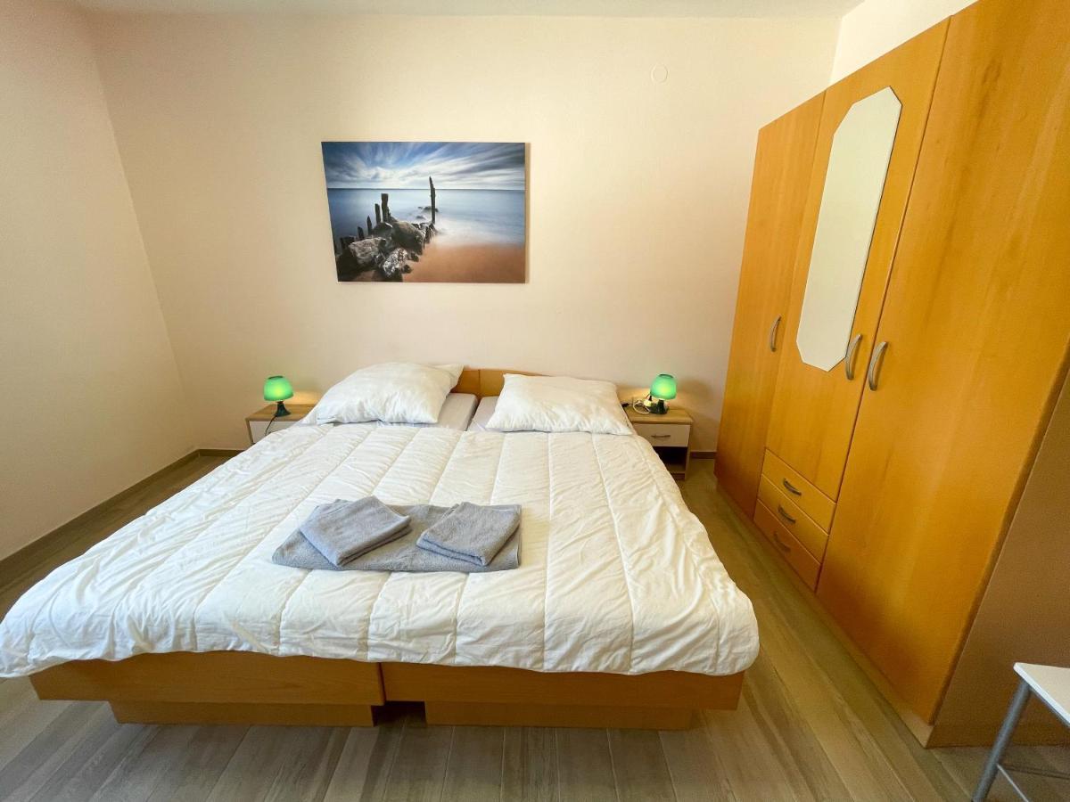 Apartments Sams ノヴィ・ヴィノドロスキー エクステリア 写真